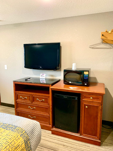 Others 4, Hometowne Inn & Suites, Scott