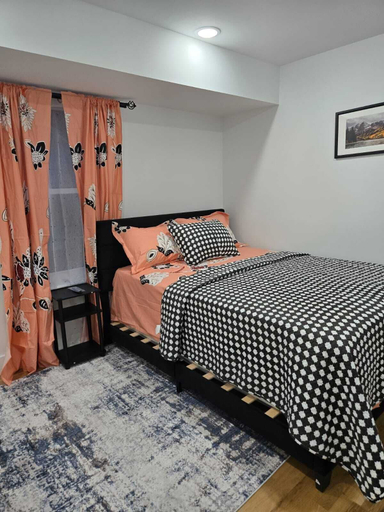 Room 1, Tkc villa, Newark