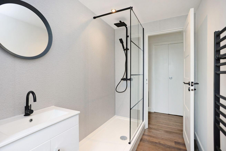 Bathroom 3, Contemporary Royal Mile Apartment with Balcony, Edinburgh