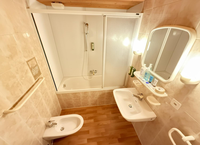 Bathroom 3, Beatenberg Resort & Spa in Beatenberg Interlaken, Interlaken