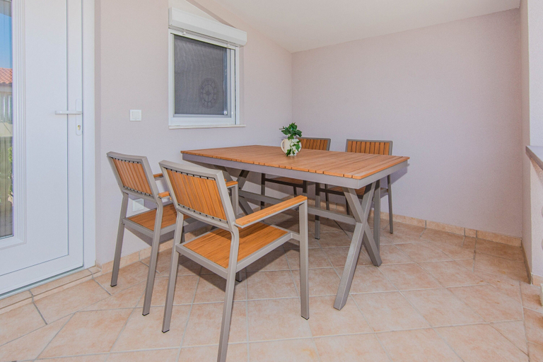 Terrace/patio 3, Apartments Mucaj, Vir