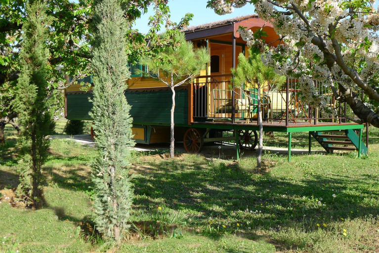 Others 5, Les Piegonnaises - Deux luxueuses roulottes et la cabane en Drome Provencale, Drôme