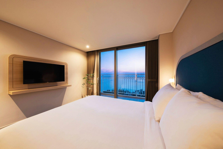 Bedroom 4, The Week And Resort, Jung