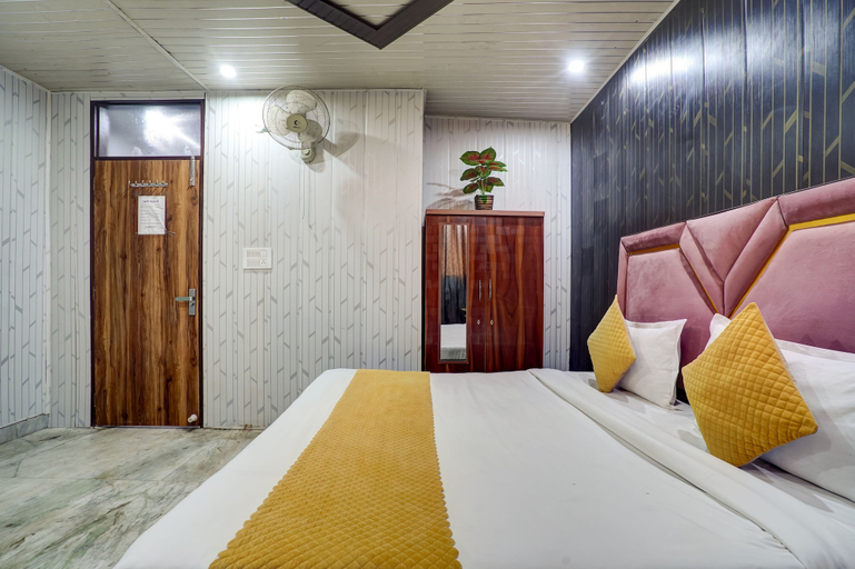 Room 3, Hotel Anvit Residency - By The Arrow, Delhi