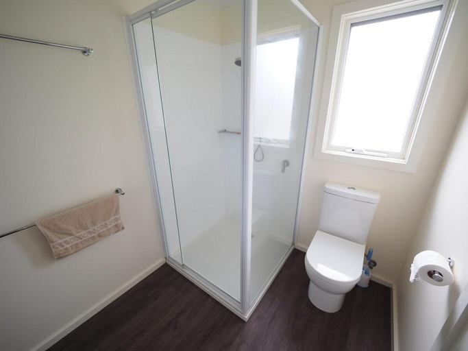 Bathroom 3, 27 Beach Parade  Sandy Point, South Gippsland - East