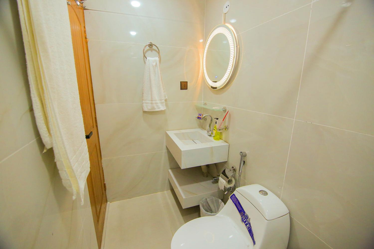 Bathroom 4, Hotel Gulberg, Lahore