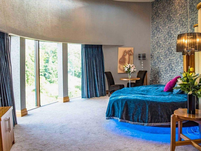 Bedroom 3, The Riverside Park Hotel