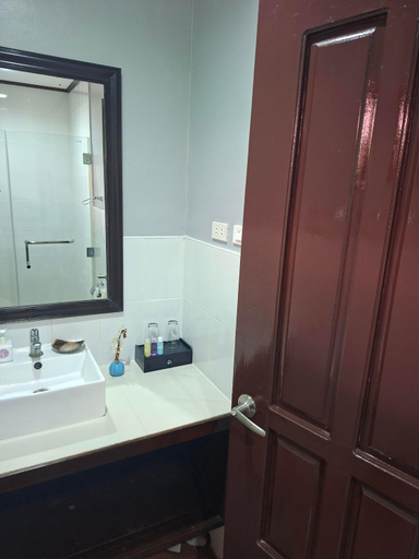 Bathroom 2, DaRosa Del Mar, Santa Monica
