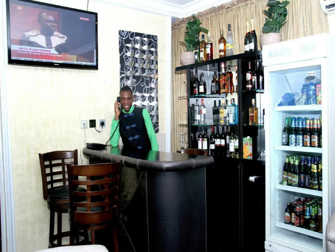 Food & Drinks 4, Queensgate Continental , Port Harcourt