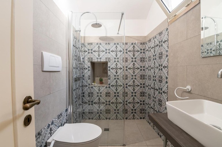 Bathroom 3, Masseria La Macchiola & Corti del Mito, Lecce