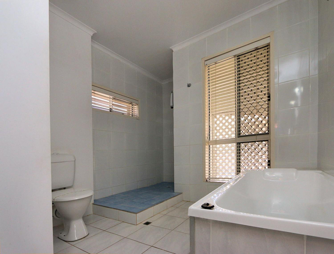 Bathroom 3, Bargara Sandcastles , Burnett - Pt A