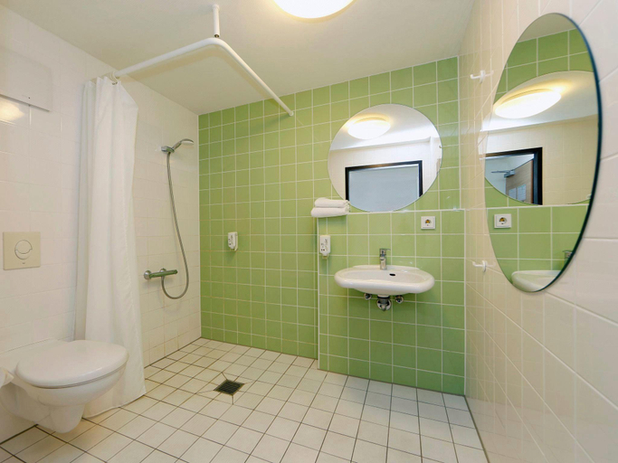 Bathroom 5, B&B Hotel Berlin Potsdamer Platz, Berlin