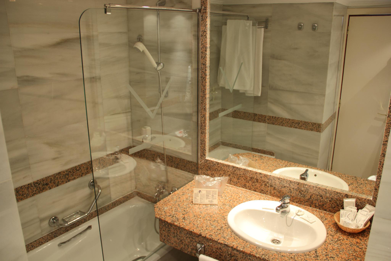 Bathroom 4, VIK Hotel San Antonio, Las Palmas