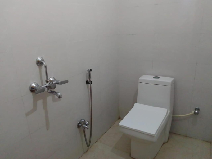 Bathroom 5, New Hotel White Palace, North 24 Parganas
