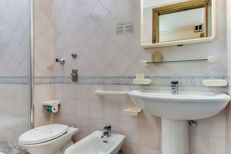 Bathroom 5, La Tonnara di Bonagia, Trapani