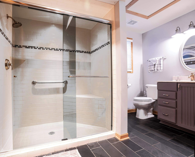 Bathroom 4, Huemanns Haven Spacious 3 BR Close to Downtown, Walworth
