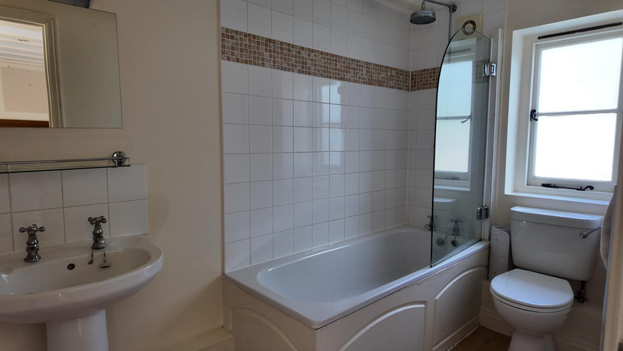 Bathroom 4, Fat Fox Inn, Oxfordshire