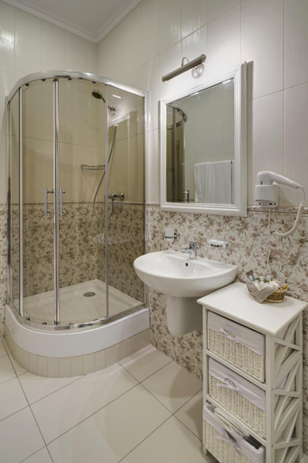 Bathroom 3, Gostiny Dvor Hotel, Kharkivs'ka