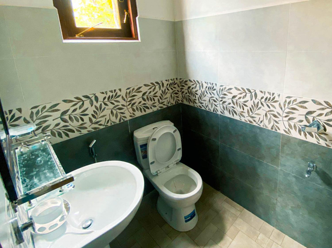 Bathroom 3, Nimala Holiday Homes, Mihinthale