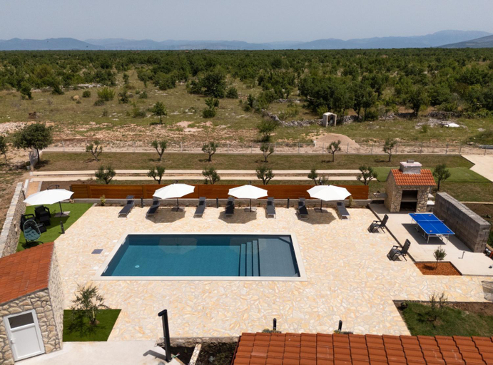 Others 5, Villa Roski, Drniš