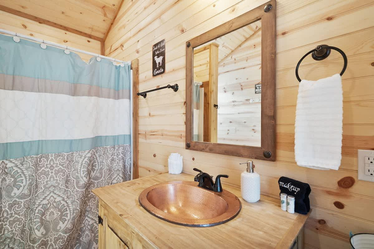 Bathroom 3, Charming Casita Right on Main St, Gillespie
