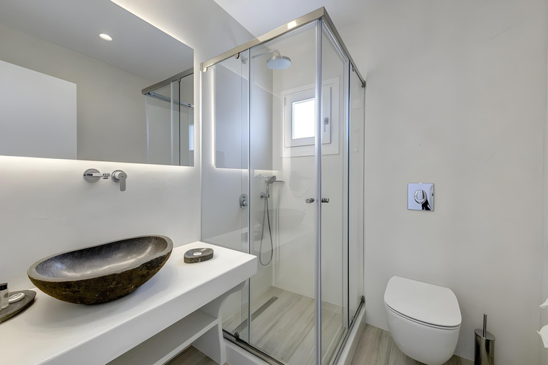 Bathroom 3, Maki's Place Hotel, South Aegean