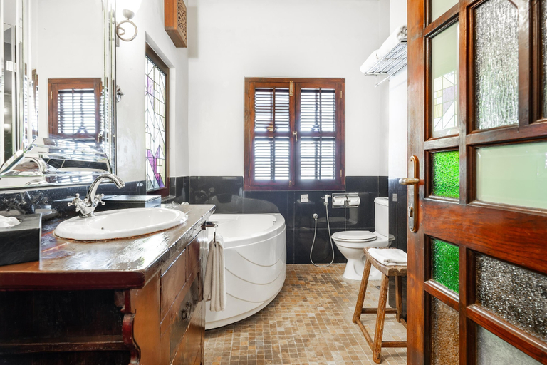 Bathroom 5, Hotel Penaga, Pulau Penang