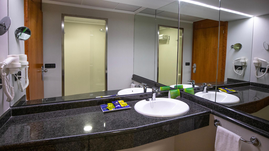 Bathroom 5, Gran Hotel Bali, Alicante