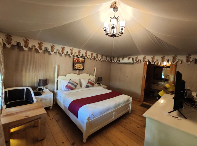 Bedroom 3, Cabana Affair, Dehradun