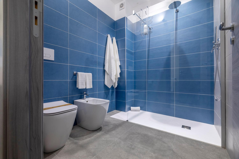 Bathroom 3, Jolanda Sea Breeze, Trapani