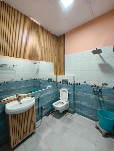 Bathroom 5, The Royal Hotel, Bareilly