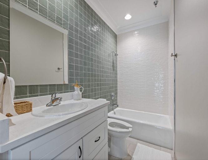 Bathroom 5, Carters Court Grand Escape, Williamson