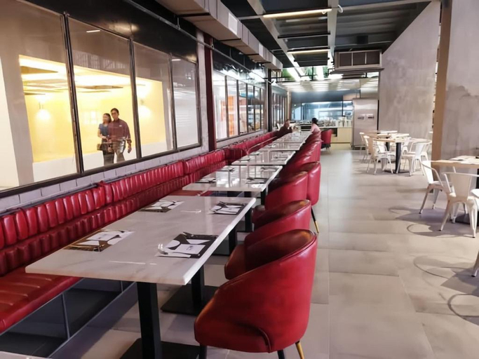Food & Drinks 4, K'mang Studio,TV + Wifi, Kozi Square, Kuching