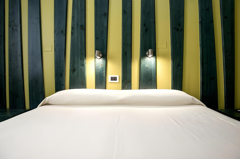 Bedroom 2, Roma Scout Center, Rome