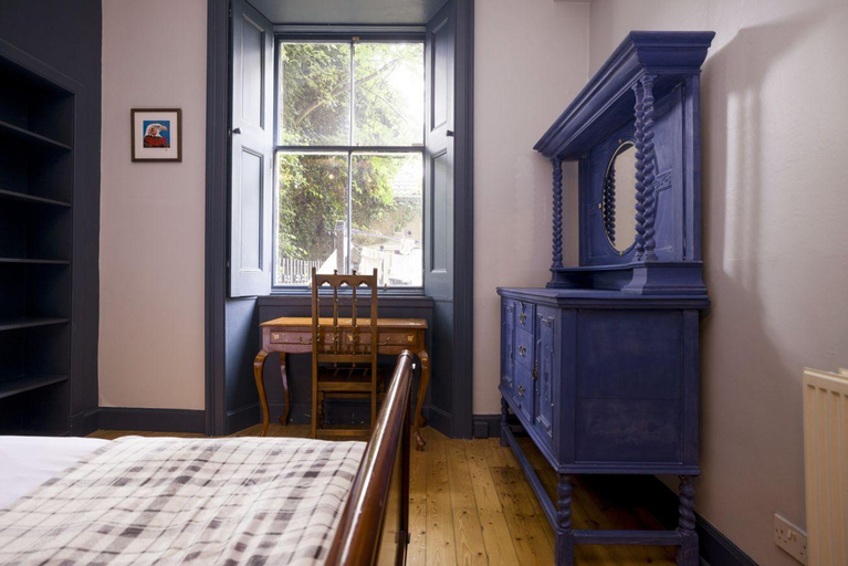 Bedroom 2, Splendid Apartment near Haymarket, Edinburgh