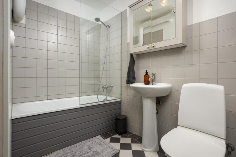 Others 5, 1800 by Vince Stay - Private Rooms in Town Hall Square, Tartu