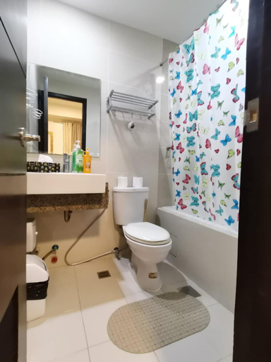 Bathroom 5, Modern Condo in Mactan Newtown | Pool + Beach, Lapu-Lapu City
