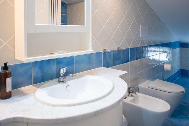 Bathroom 4, Hotel Calanca, Salerno