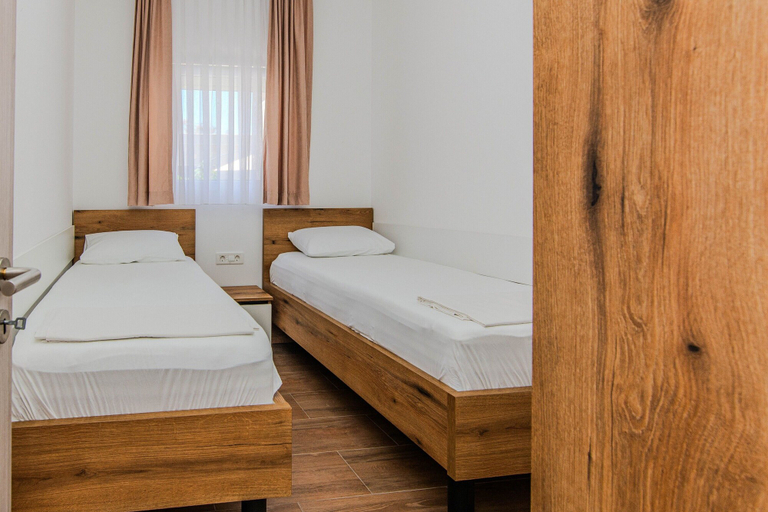 Room 5, Apartments Mucaj, Vir