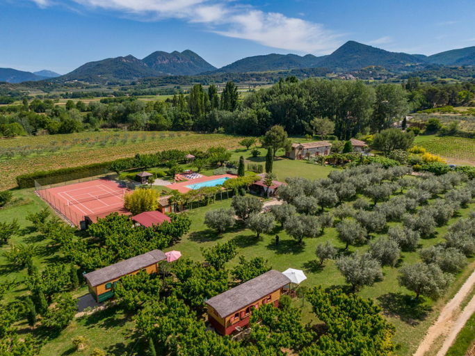 Others 2, Les Piegonnaises - Deux luxueuses roulottes et la cabane en Drome Provencale, Drôme