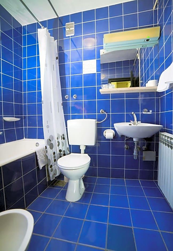 Bathroom 3, ホテル カシュテル, Crikvenica
