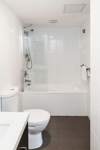Bathroom 5, Checkers Resort & Conference Centre, Sydney
