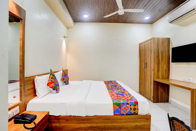Bedroom 4, FabHotel The Royal Park, Pune