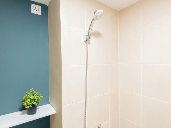 Bathroom 3, Soft Minimalist Studio Room At Meikarta Apartment, Cikarang