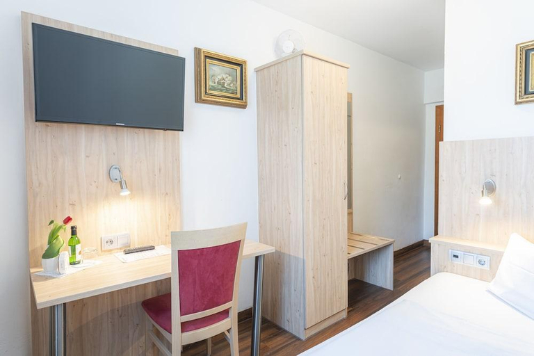 Bedroom 2, Hotel Hansa, Stuttgart
