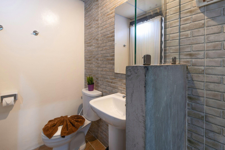 Bathroom 4, Baron Zotel, Bang Kapi