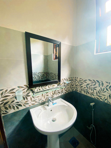 Bathroom 4, Nimala Holiday Homes, Mihinthale