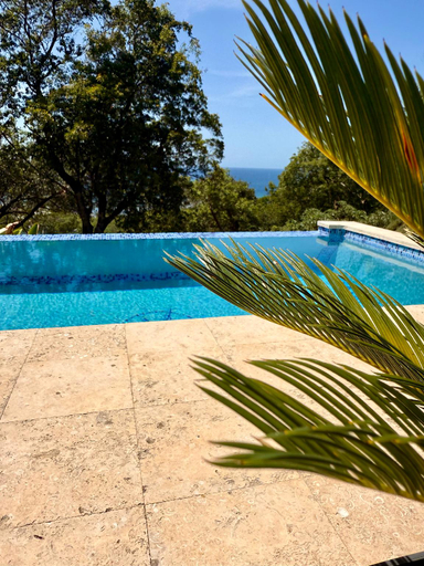 Sport & Beauty 2, Roatan Infinity Pool and Ocean View Apartment, Roatán