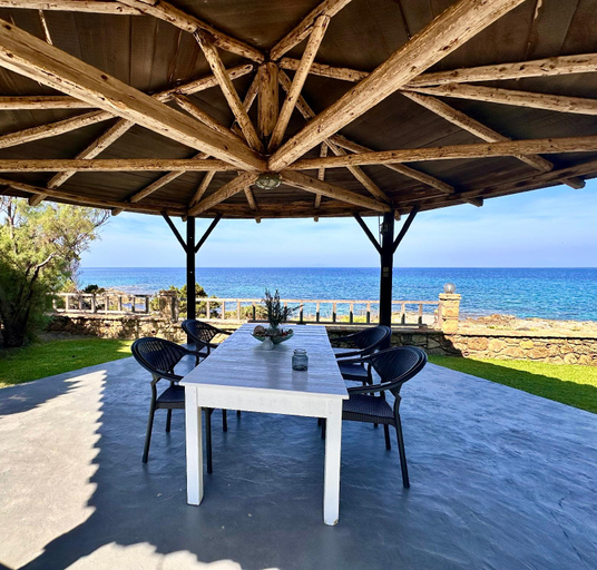 4, Genari Beach Apartments -Garden view Apartment, West Greece