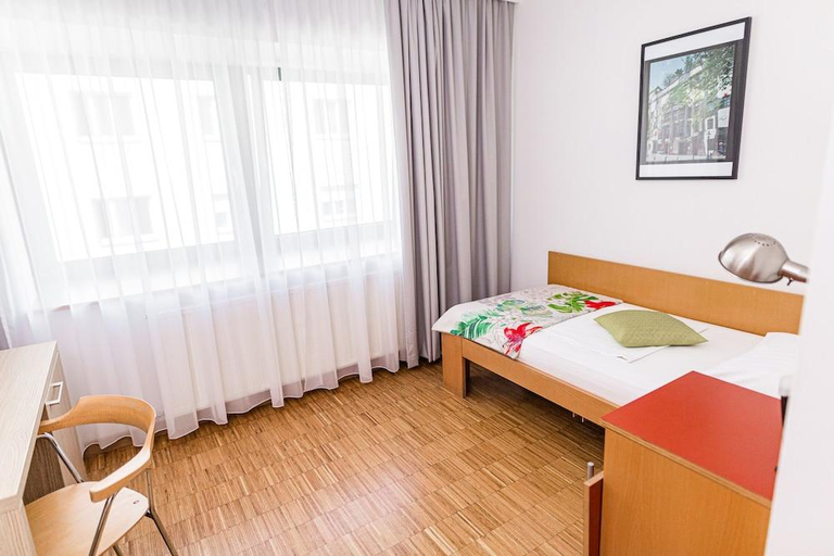 Bedroom 3, Hotel Korotan, Wien